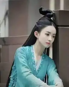 诛仙发布会,肖战和李沁对视一笑,下一秒赶紧转过头看孟美岐
