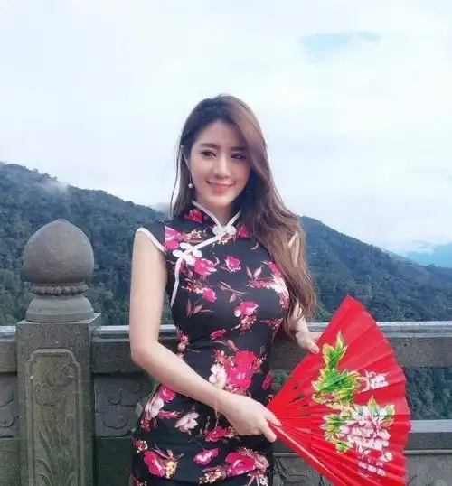 窈窕淑女,每日打卡健身,坐拥165万粉丝,堪称旗袍女郎