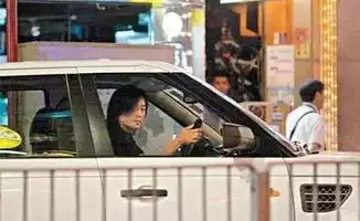 古惑仔陈浩南座驾秒杀山鸡霸气悍马不敌十三妹百万奔驰
