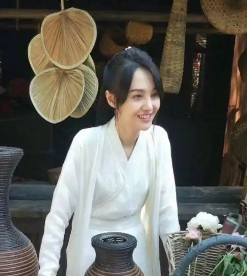 和张恒恋爱后状态提升,郑爽倩女幽魂路透照曝光,美回画壁小仙女
