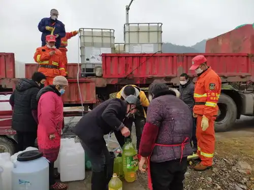 雪中送炭杜泽镇的这些企业爱心人士真暖心
