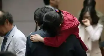 7岁女孩在电梯间遭遇性侵,嫌疑人却被无罪释放究竟该如何保护我们的孩子女儿
