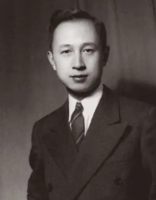 直击09年钱学森出殡现场蒋英与丈夫贴脸泪流满面,久久不愿离开

