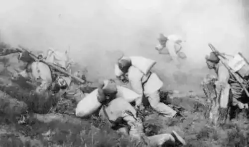 陈凯歌摊上事了日本投降日发小丑海报,这到底是蠢还是坏