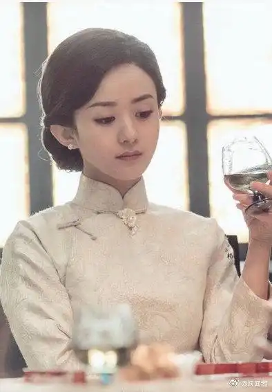 女星旗袍pk赵丽颖有韵味,刘亦菲休闲,唐嫣俏皮,第九位知性
