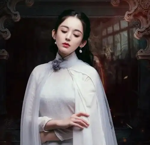 古力娜扎新戏剧照也穿旗袍,但她穿的旗袍和景甜司藤里没得比