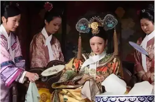 她是矫情的华妃娘娘,但她活出了女人该有的样子
