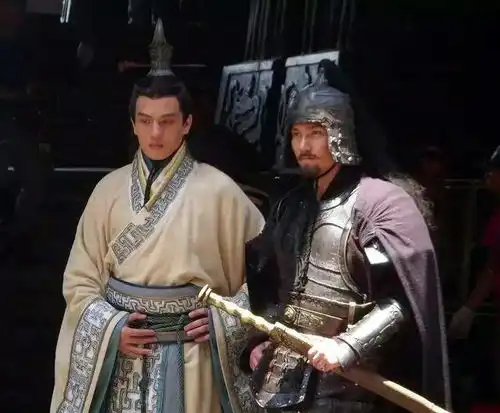 扶苏拿到赐死圣诏,为啥不探真假就自裁专家你看他咋长大的
