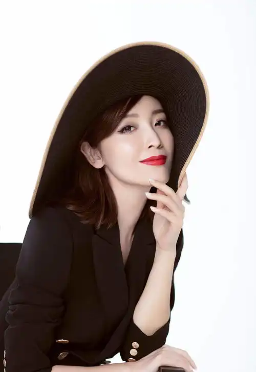 我们都要好好的高晓菲职场女强人薇薇安的盔甲和野心
