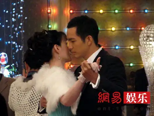 钟汉良李小冉拍亲密戏笑场剧照师客串演嫖客
