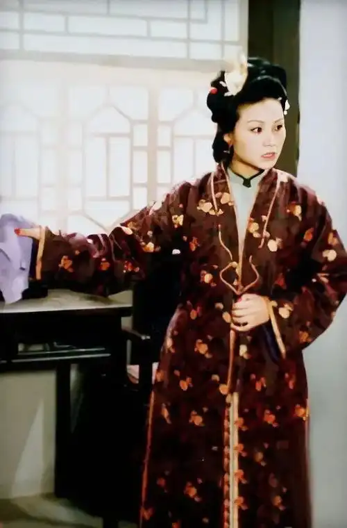 张黎明让路策略在红楼梦构思叙事中的运用
