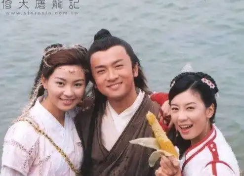 15年后再看倚天屠龙记剧照,依然还是被高圆圆的卖萌给逗乐了