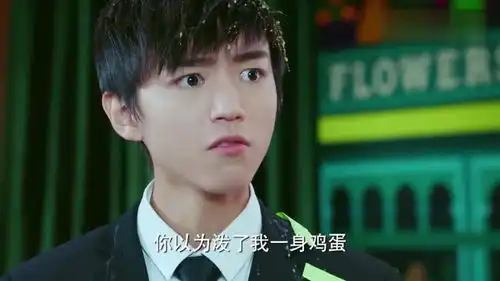 我们的少年时代尹柯为他出头,小松帮他理论,真是好兄弟一条心
