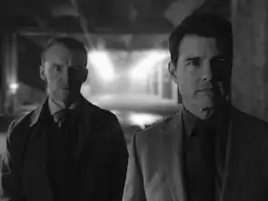 碟中谍6全面瓦解发新剧照阿汤哥手扒直升机