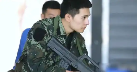 杨洋即将霸屏一口气官宣3部剧,还参加了综艺
