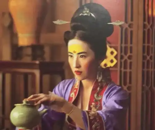 花木兰未曾公开剧照刘亦菲造型高度还原历史,丑得好认真
