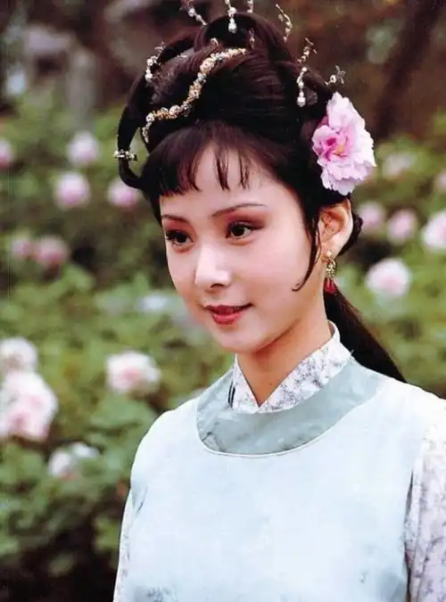 87版红楼梦都说晴雯是林黛玉的翻版,看过剧照真的被惊艳到了
