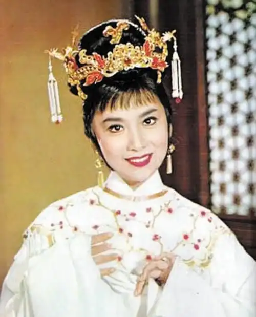 上帝在撒颜值的时候,她没有躲过,才成就了她,玉面美人夏梦
