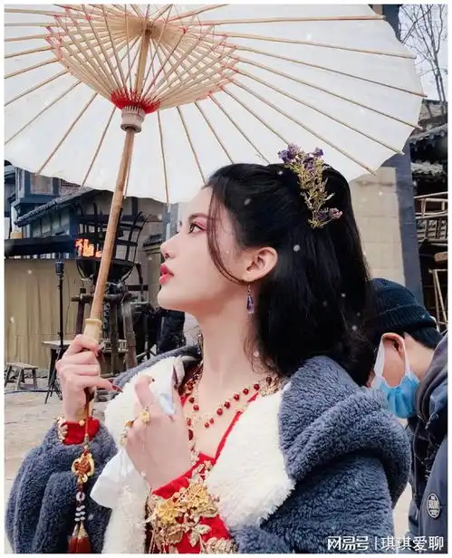 白鹿长月烬明女配抢眼王一菲与君张芷溪妆容有特色
