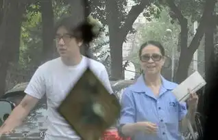 成龙家庭罕见影像大曝光幸福之家被两个男主人给抹上黑印
