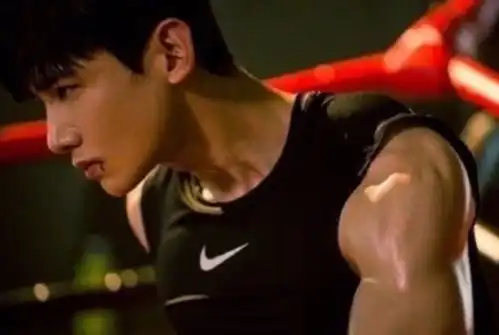 白敬亭小号曾叫别叫他不举铁为新剧增重30斤,徐坦身材超绝