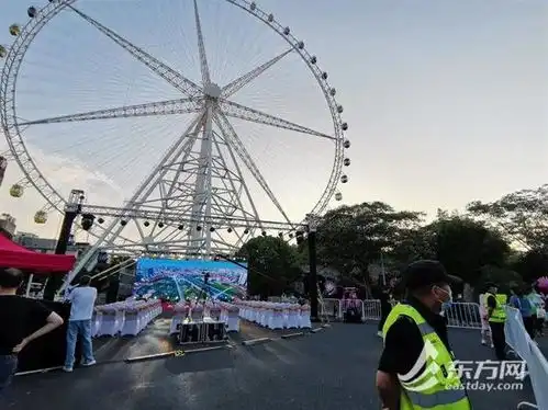 既是夜市,也是招聘会,还开在晚上的游乐园一起来逛上海的招聘夜市
