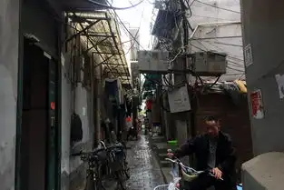 北漂女孩的地下室生活能听到隔壁的声音