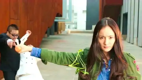 杨幂纯素颜出镜分手大师,连眉毛都不画,邓超也疯狂自黑
