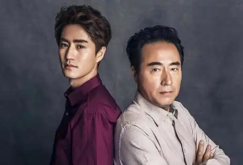 65岁杨立新罕露面与关凌同框忆我爱我家,笑容爽朗超慈祥