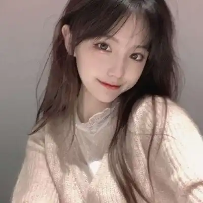 软锦真人女生自拍头像