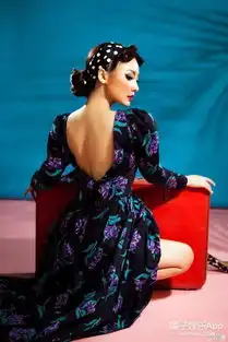 盘头还是披发柳岩当伴娘对发型犯了愁