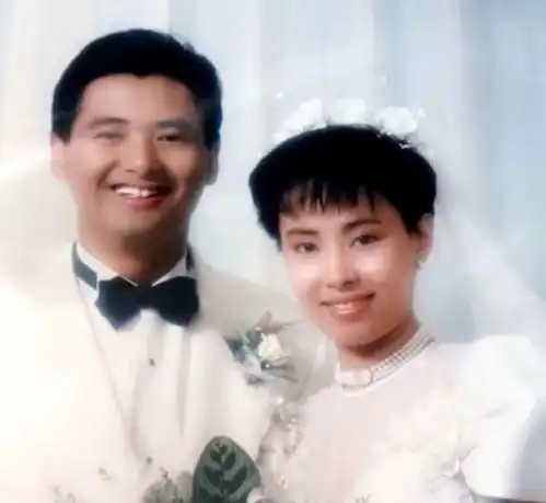 周润发苦追千金爱妻,写一年情书感动对方,因其意外流产决定丁克