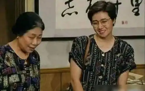 52岁陈小艺晚节不保,2次出轨小鲜肉被原谅,如今又被曝丑闻