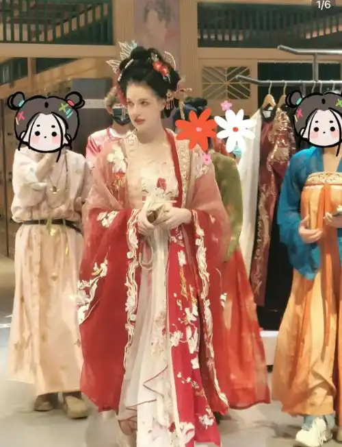 李白汉服正面照曝光,撞脸妖猫传杨贵妃太绝美,撒贝宁直接看入迷
