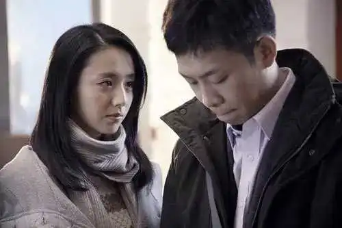 57岁老妇惊讶发现,同床32年的老伴竟是当年逼走她初恋的罪魁祸首
