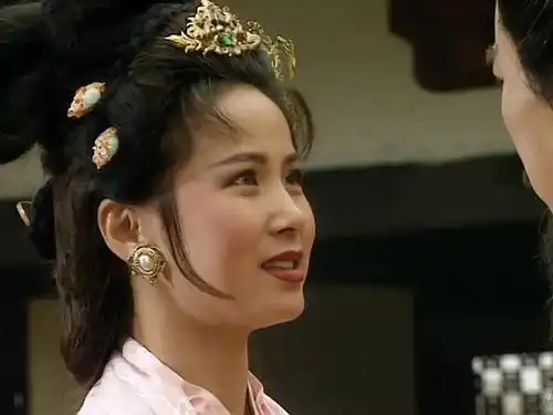 新老三国美人对比,陈红何晴倾国倾城,林心如黯然失色