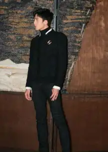 明星大侦探官宣井柏然造型,是公子哥还是服务员傻傻分不清