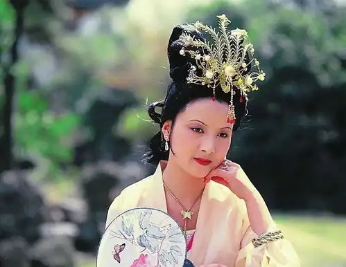 有人问,怎样低调的写出古代生活的奢靡呢曹雪芹笑了
