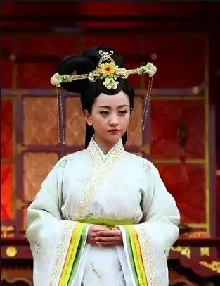 她被称为最懒女星,拍戏迟到,颁奖基本不去,为何还被导演争抢
