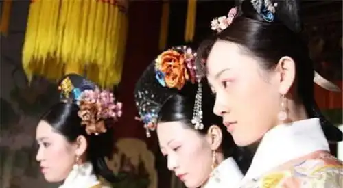 她是道光帝后妃,生前命运坎坷被降位,后去世被安葬两次