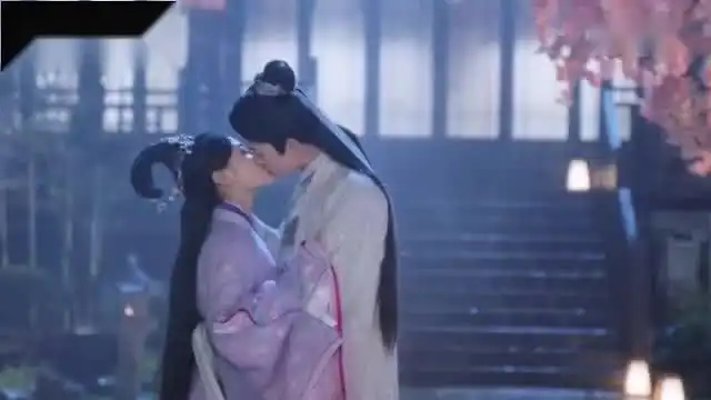 双世宠妃2雨中湿身热吻,女主吃自己的醋,八王爷情话boy
