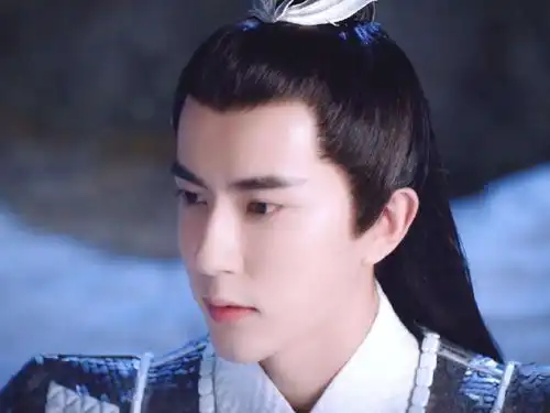 娱乐圈养眼的古装男神罗云熙温润,王俊凯俊美,但都输给了肖战
