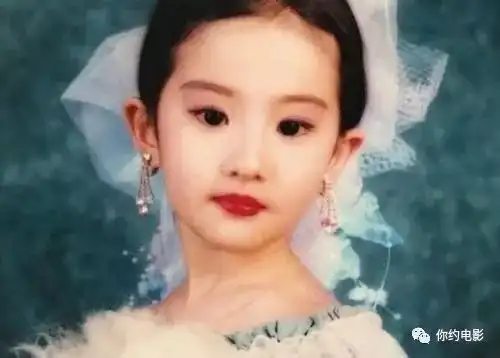 杨幂10岁照,刘亦菲10岁照,郑爽10岁照,这差距太大了