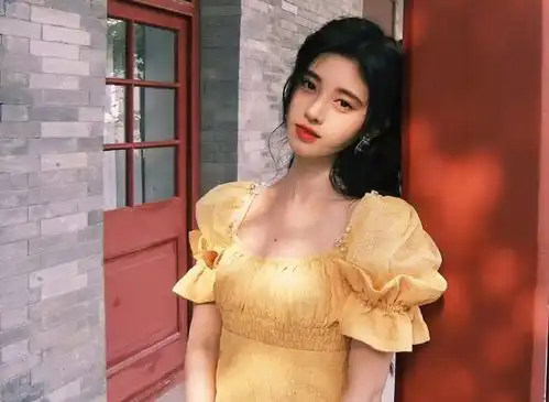 芸汐传四年前开机照,鞠婧祎精致,却被角落的许佳琪抢了镜