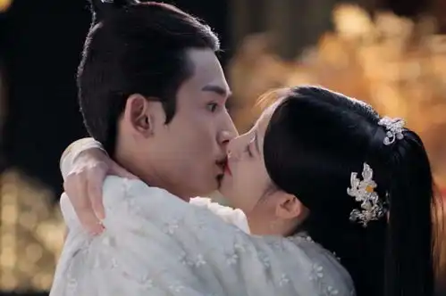 山河令张哲瀚被扒,回复鞠婧祎打擦边球,曾和胡歌立挺蒋劲夫