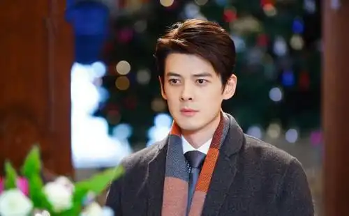 8年前杨幂还没红,他伸手援助,8年后他沉寂,杨幂报答力捧郭品超