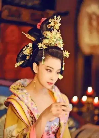 武媚娘传奇王皇后有权萧淑妃有宠,为何她俩争宠都败给武媚娘
