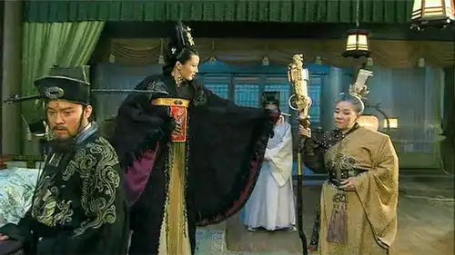 大宋皇后毒杀皇上想做武则天,包拯请来救兵,直接粉碎皇后阴谋
