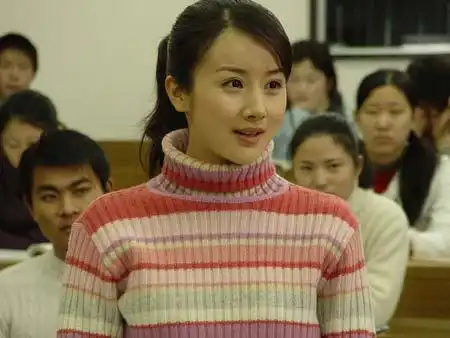 她颜值气质不输刘诗诗,嫁40多岁二婚富豪,整容失败成这样