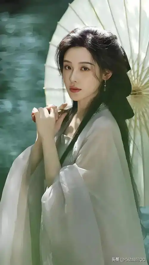 中戏校花荣梓希是什么颜值身材双开挂的女神,气质还如此迷人